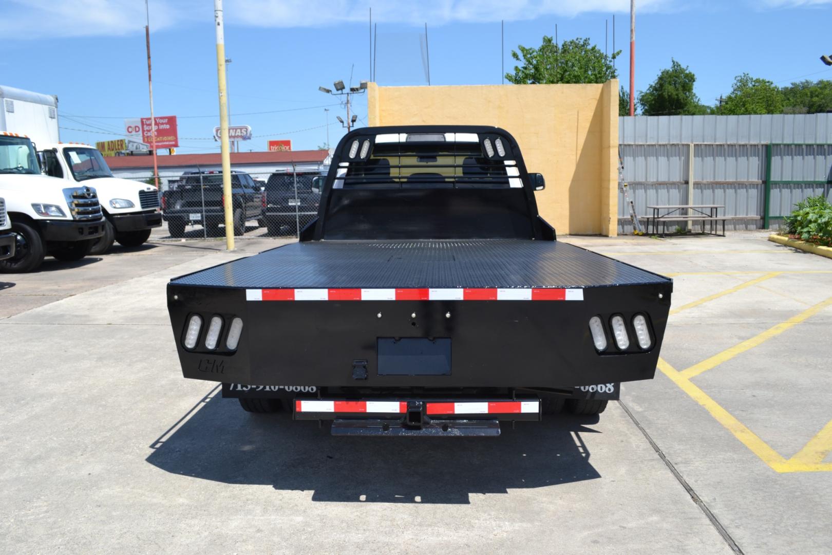 2018 WHITE /GRAY RAM 3500 with an CUMMINS 6.7L TURBO DIESEL engine, AISIN A465 6SPD AUTOMATIC transmission, located at 9172 North Fwy, Houston, TX, 77037, (713) 910-6868, 29.887470, -95.411903 - Photo#5